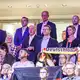 Bundeskanzler Friedrich Merz brachte den deutschen Basketballern kein Glück. - Bild: Andreas Gora/dpa