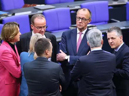 Friedrich Merz mit Abgeordneten von CDU/CSU (Archiv) - Foto: via dts Nachrichtenagentur