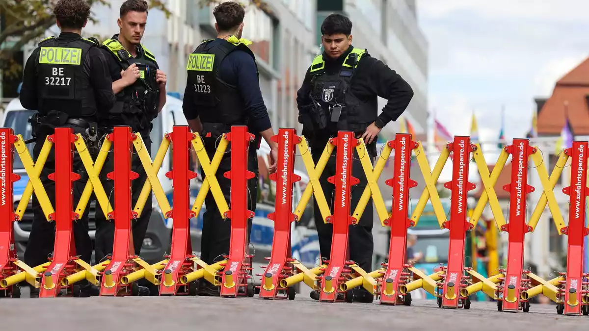 Bei verschiedenen Demos in Magdeburg werden Tausende Menschen erwartet. (Archivbild)  - Bild: Peter Gercke/dpa