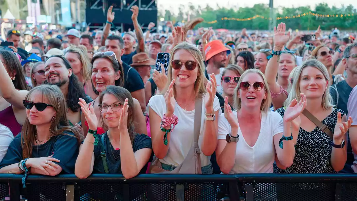 Insgesamt werden 250.000 Menschen beim Festival erwartet. - Bild: Uwe Anspach/dpa
