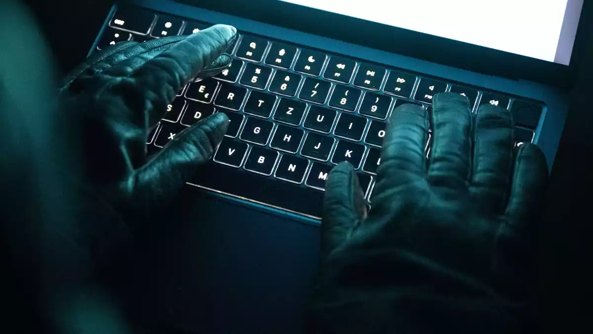 Die Erpresser forderten ein Lösegeld von 30 Bitcoin, umgerechnet rund zwei Millionen Euro. (Symbolbild) - Bild: Philip Dulian/dpa