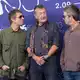 Liam Gallagher, der Drehbuchautor Steven Knight und Noel Gallagher in Venedig. - Bild: Scott A Garfitt/Invision/AP/dpa