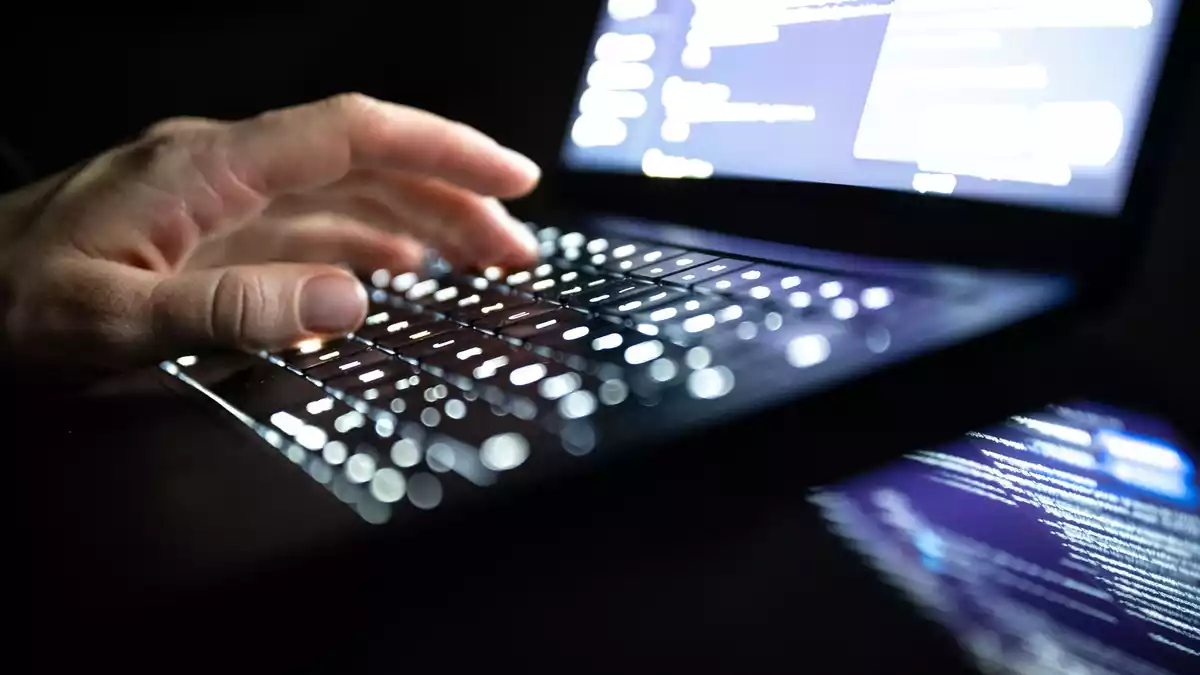 Nach dem Hackerangriff auf das Berliner Landesnetz haben die Erpresser ihre Drohung wahr gemacht. (Symbolbild) - Bild: Philip Dulian/dpa