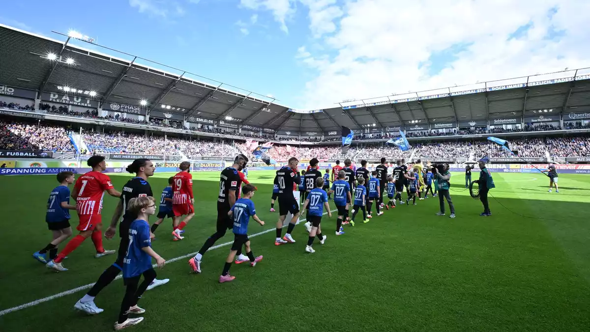 Die Heimspiel-Premiere des SC Paderborn in dieser Bundesliga-Saison. - Bild: Swen Pförtner/dpa