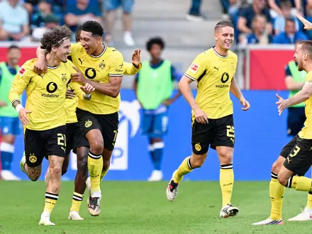 Dortmund bejubelt den 2:2-Ausgleich. - Foto: Uwe Anspach/dpa