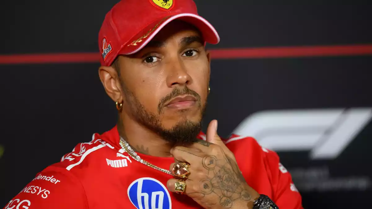 Lewis Hamilton spürt den Druck. - Bild: Riccardo Righetti/ZUMA Press Wire/dpa