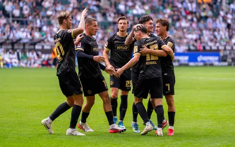 Jubel beim Aufsteiger über den zweiten Sieg im zweiten Bundesligaspiel. - Foto: David Inderlied/dpa