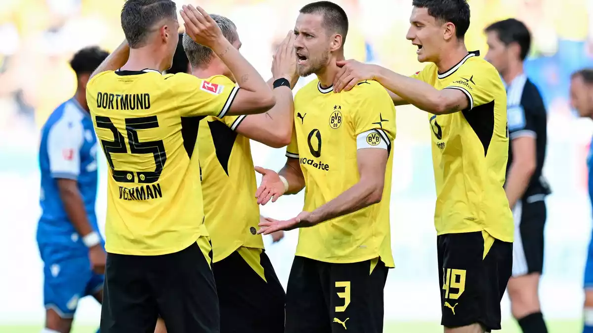 Dortmund feiert eine furiose Aufholjagd. - Bild: Uwe Anspach/dpa