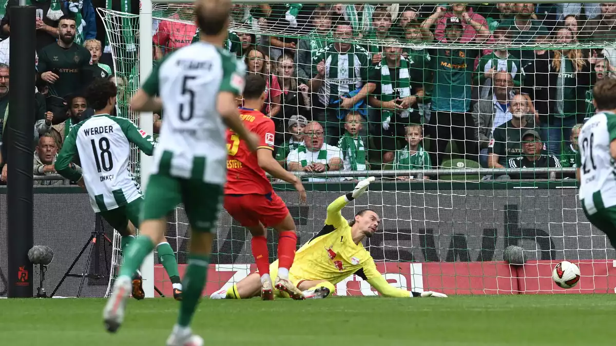 Bremens Rückkehrer Eren Dinkçi traf zur 1:0-Führung - Bild: Carmen Jaspersen/dpa
