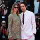 Kurz vor der Premiere seines neuen Films posiert Pattinson mit seiner Partnerin Suki Waterhouse. - Bild: Mickael Chavet/ZUMA Press Wire/dpa