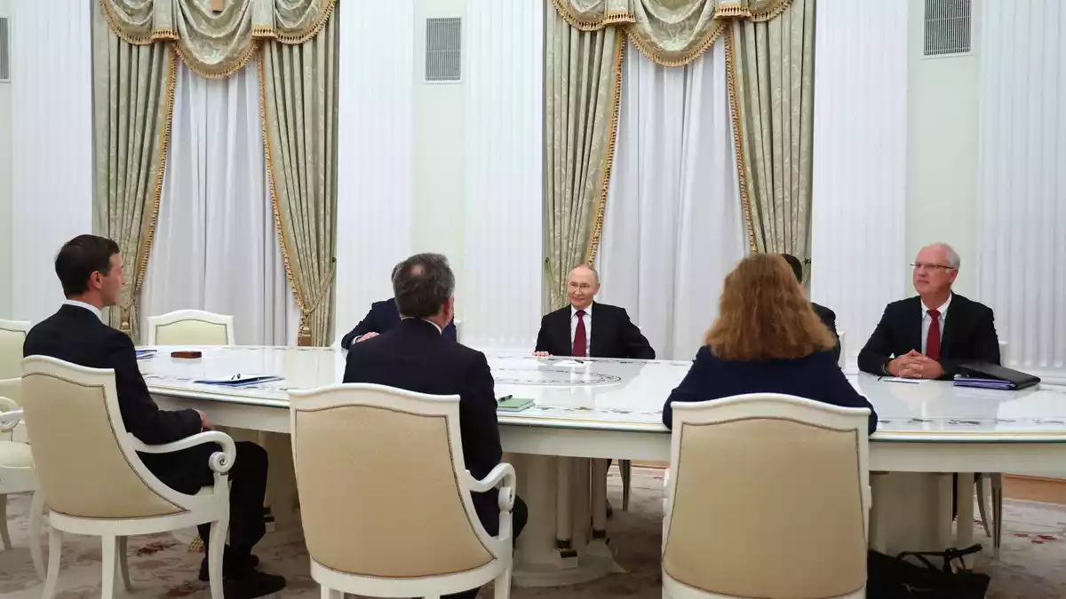Kremlchef Wladimir Putin spricht mit US-Unterhändlern erneut über eine mögliche Beendigung seines Angriffskriegs gegen die Ukraine. (Archivbild) - Bild: Alexander Kazakov/Sputnik, Kremlin Pool via AP/dpa