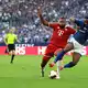 Schalke und Bayern lieferten sich in der Veltins-Arena eine intensive Partie.  - Bild: Fabian Strauch/dpa