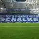 Die Schalker Fans feierten die Rückkehr ins Fußball-Oberhaus mit einer Choreographie in der Nordkurve.  - Bild: Fabian Strauch/dpa