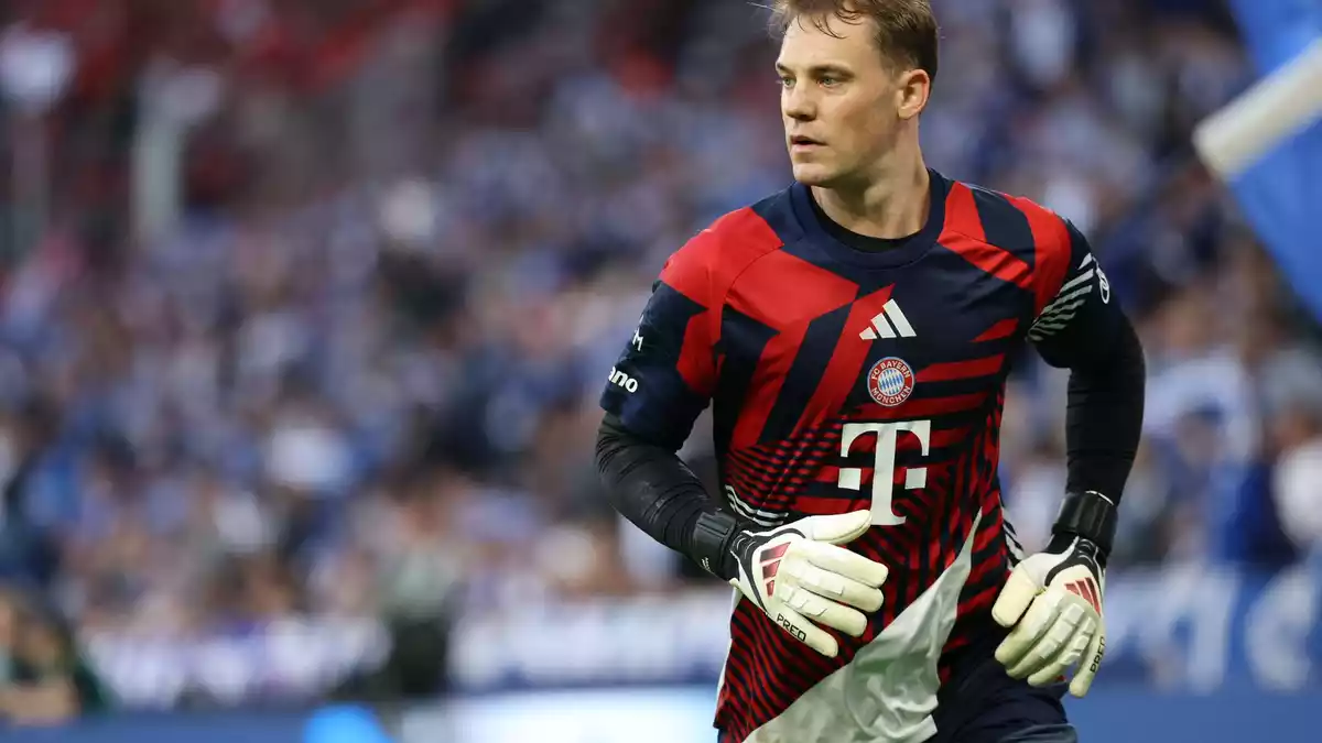 Wurde bei der Rückkehr zu seinem Heimatvereinen mit Pfiffen belegt: Manuel Neuer.  - Bild: Fabian Strauch/dpa