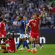 Der FC Bayern München kam gegen den FC Schalke 04 nicht über ein Remis hinaus. - Bild: Fabian Strauch/dpa