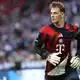 Wurde bei der Rückkehr zu seinem Heimatvereinen mit Pfiffen belegt: Manuel Neuer.  - Bild: Fabian Strauch/dpa