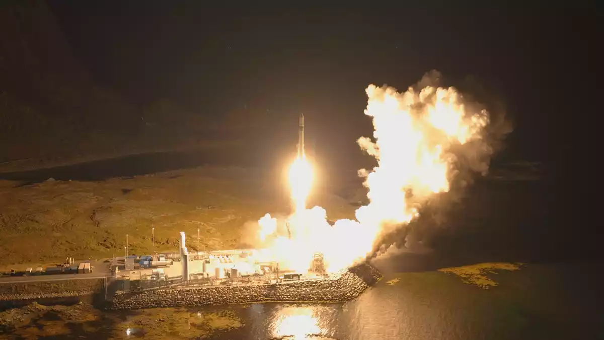 Das in Ottobrunn bei München ansässige Unternehmen hat nun nach monatelangen Verzögerungen und viermaliger Verschiebung des zweiten Testflugs einen großen Erfolg verzeichnet. - Bild: -/Isar Aerospace/dpa