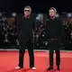 Wieder zusammen: Liam und Noel. - Bild: Scott A Garfitt/Invision/AP/dpa