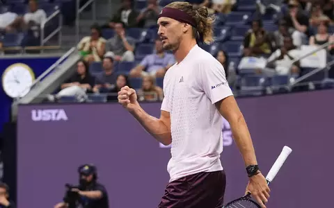 Alexander Zverev bejubelt den Achtelfinaleinzug.  - Foto: Frank Franklin II/AP/dpa