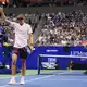 Alexander Zverev in Jubelpose. - Bild: Frank Franklin II/AP/dpa