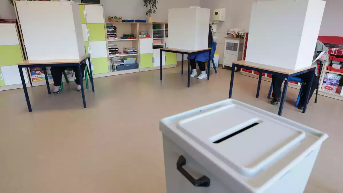 Die Wahllokale sind von 8.00 bis 18.00 Uhr geöffnet. (Archivbild) - Bild: Matthias Bein/dpa