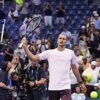 Alexander Zverev bedankt sich bei den Fans.  - Foto: Frank Franklin II/AP/dpa