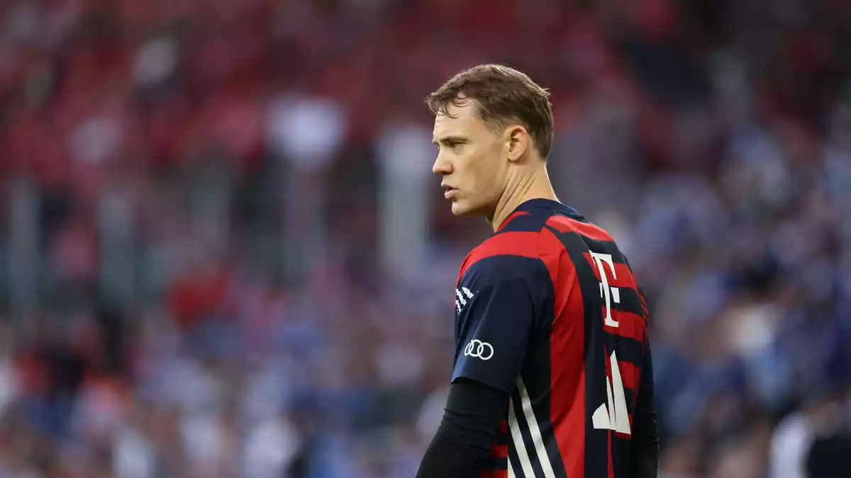 Manuel Neuer wurde bei seinem möglicherweise letzten Auftritt in der Schalker Arena ausgepiffen.  - Bild: Fabian Strauch/dpa