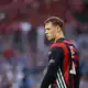 Manuel Neuer wurde bei seinem möglicherweise letzten Auftritt in der Schalker Arena ausgepiffen.  - Bild: Fabian Strauch/dpa