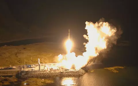 Das in Ottobrunn bei München ansässige Unternehmen hat nach monatelangen Verzögerungen und viermaliger Verschiebung des zweiten Testflugs einen großen Erfolg erzielt. - Foto: -/Isar Aerospace/dpa