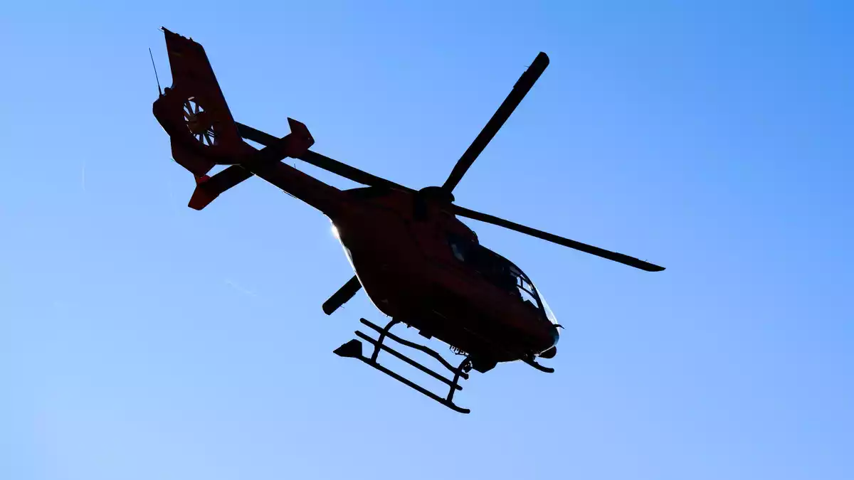 Auch ein Rettungshubschrauber war im Einsatz. (Symbolfoto)  - Bild: Julian Stratenschulte/dpa