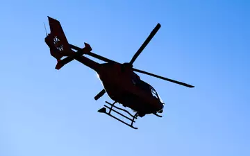 Auch ein Rettungshubschrauber war im Einsatz. (Symbolfoto) - Foto: Julian Stratenschulte/dpa