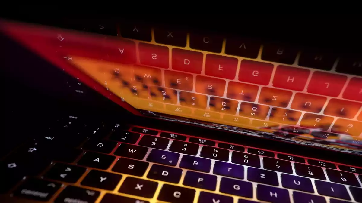 Seit Freitag sind rund 1,44 Millionen Dateien mit einem Umfang von 5,8 Terabyte im Darknet veröffentlicht. (Symbolbild) - Bild: Karl-Josef Hildenbrand/dpa