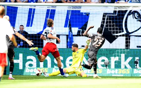 Brachte Mainz 05 in Führung: Sheraldo Becker (r). - Foto: Daniel Bockwoldt/dpa
