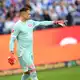 Hatte einen weitgehend ruhigen Nachmittag: Mainz-Torwart Alexander Schwolow.   - Bild: Daniel Bockwoldt/dpa