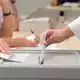 Bis 18 Uhr waren die Wahllokale geöffnet. - Bild: Klaus-Dietmar Gabbert/dpa