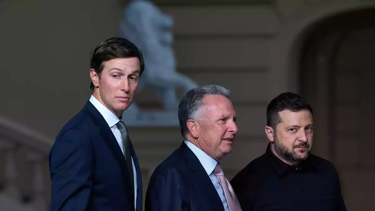 Im Scherz meinte Selenskyj, die Anwesenheit Witkoffs und Kushners habe «besser funktioniert als die Patriot-Flugabwehrsysteme».  - Bild: Francisco Seco/AP/dpa