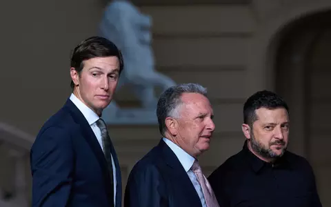 Im Scherz meinte Selenskyj, die Anwesenheit Witkoffs und Kushners habe «besser funktioniert als die Patriot-Flugabwehrsysteme».  - Foto: Francisco Seco/AP/dpa