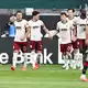 Der FC Augsburg bejubelte in Frankfurt den zweiten Saisonsieg. - Bild: Florian Wiegand/dpa