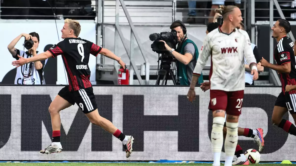 Jonathan Burkardt traf für Eintracht Frankfurt zur frühen Führung. - Bild: Florian Wiegand/dpa