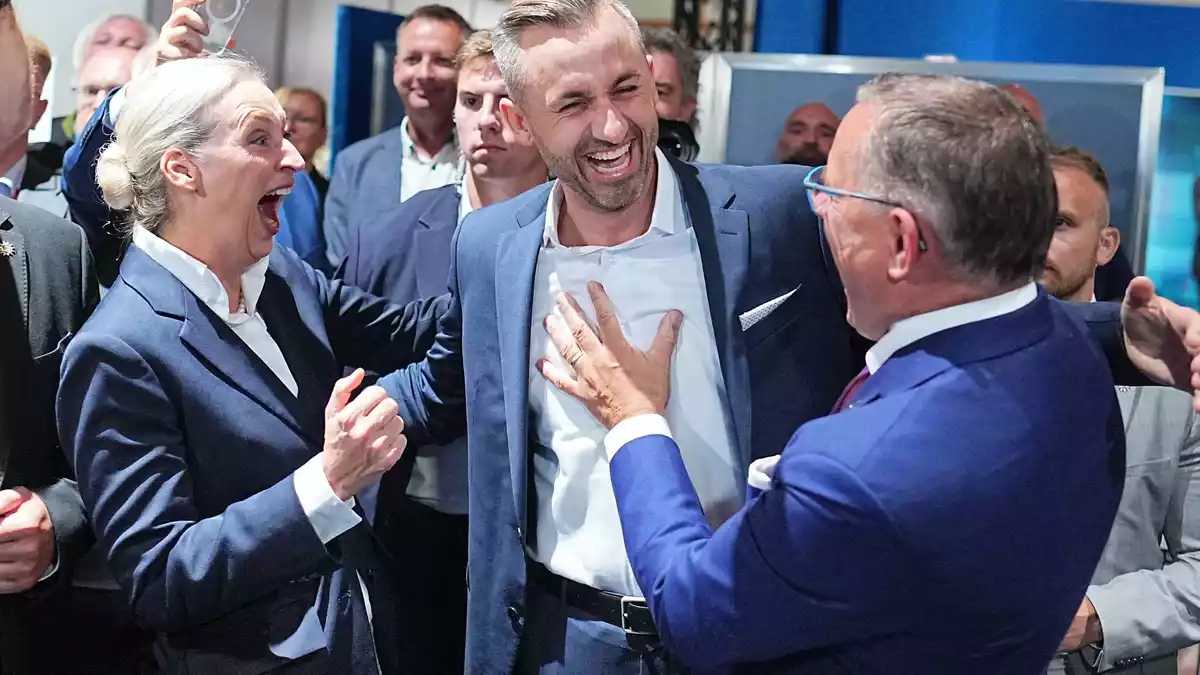 Jubel bei der AfD am Wahlabend. - Bild: Michael Kappeler/dpa