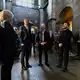 Selenskyj zeigte seinen Gästen die mittelalterliche Sophien-Kathedrale, ein Sinnbild der historischen Tradition der Ukraine. - Bild: Uncredited/Ukrainian Presidential Press Office via AP/dpa