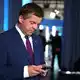 Schulze gibt sich am Wahlabend wortkarg. - Bild: Jan Woitas/dpa