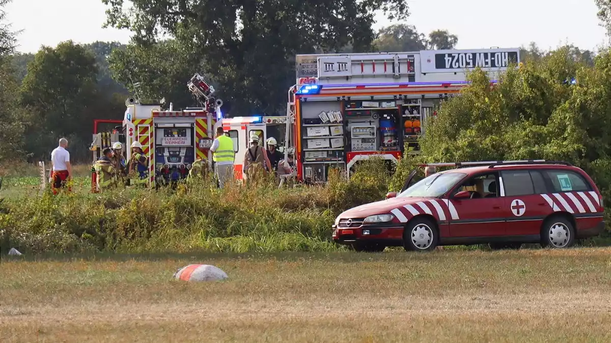Bei einem Flugzeugabsturz sind zwei Menschen gestorben.  - Bild: Rene Priebe/PR-Video/dpa