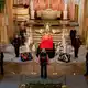 Viele Norwegerinnen und Norweger wollen sich am Sarg von König Harald V. verabschieden. Bis zum Tag vor dessen Begräbnis können sie das in der Schlosskapelle tun.  - Bild: Fredrik Varfjell/NTB/dpa