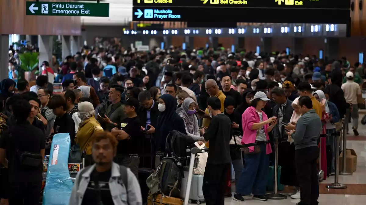 Rund 170.000 Passagiere sind von der Störung des Flugverkehrs betroffen. - Bild: Agung Kuncahya B.)/XinHua/dpa