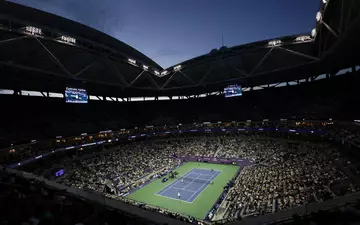 Ganz besondere Atmosphäre im Arthur Ashe Stadium. - Foto: Adam Hunger/AP/dpa