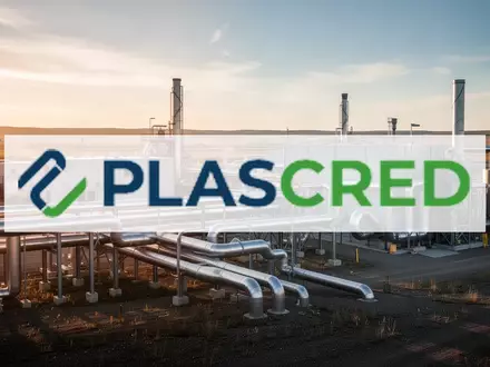 Moderne Industrieanlage für Recyclingprojekte in einer weitläufigen Landschaft bei Sonnenuntergang. - Foto: über boerse-global.de