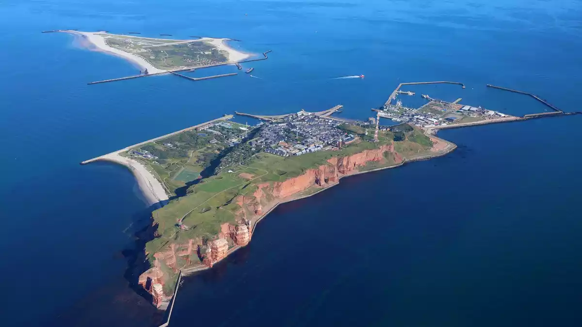 Rund um Helgoland war die Nordsee in diesem Sommer besonders warm, haben Messungen von Experten ergeben. (Archivbild) - Bild: Stefan Rampfel/dpa