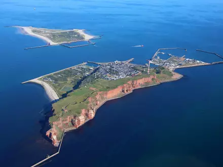 Rund um Helgoland war die Nordsee in diesem Sommer besonders warm, haben Messungen von Experten ergeben. (Archivbild) - Foto: Stefan Rampfel/dpa