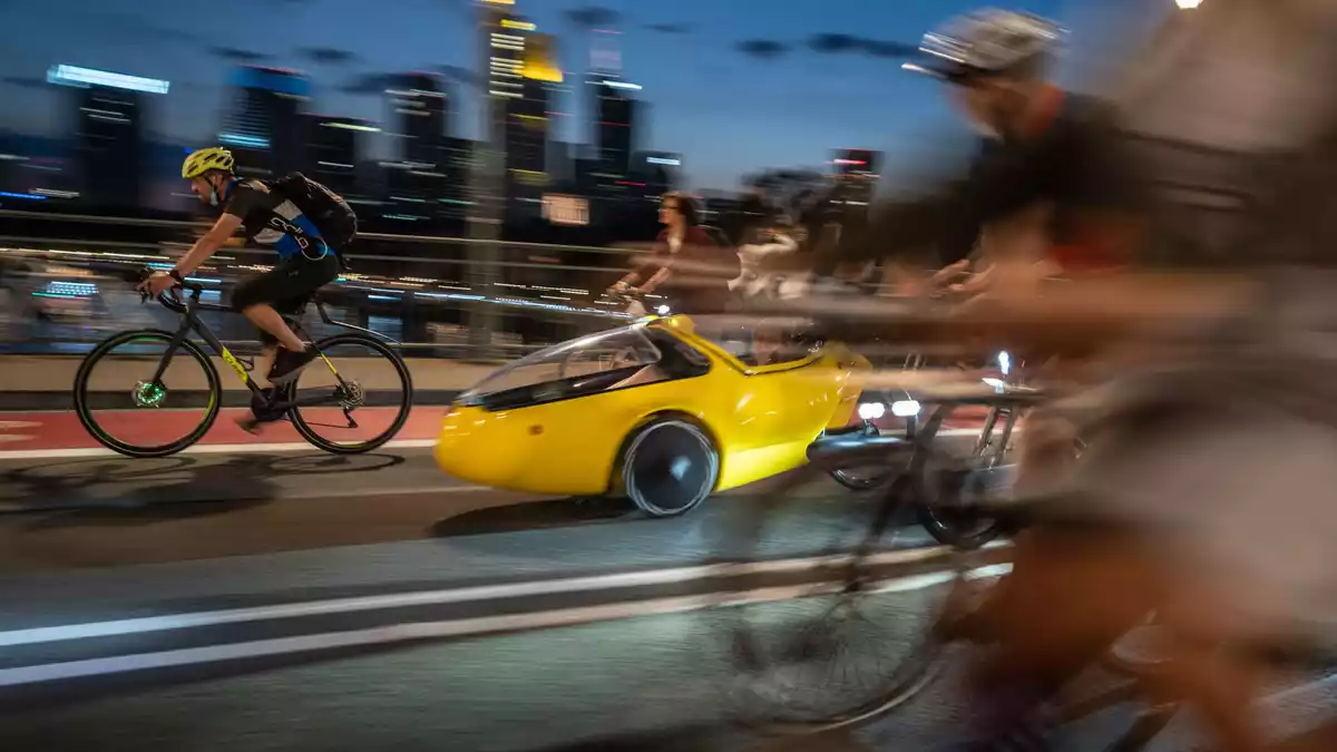In den Großstädten liegen Fahrräder weiter im Trend. (Archivbild) - Bild: Frank Rumpenhorst/dpa